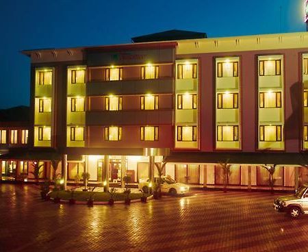 Hotel Elegance Kāladi エクステリア 写真