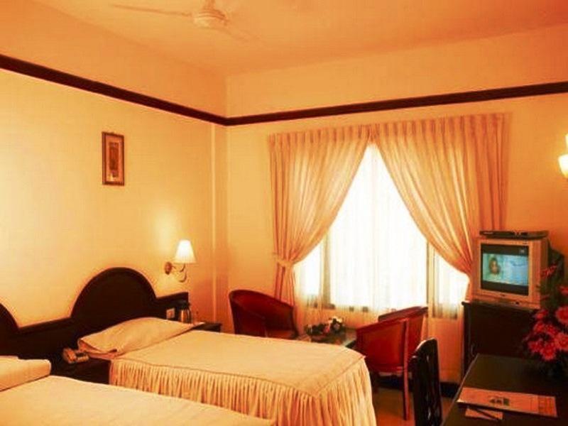 Hotel Elegance Kāladi エクステリア 写真