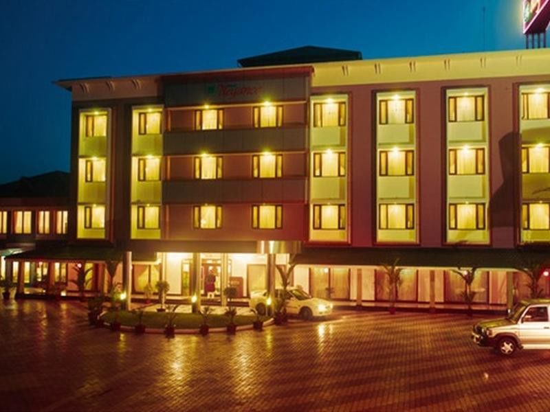Hotel Elegance Kāladi エクステリア 写真